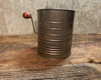 Bromwells Flour Sifter With Wood Handle, 5 Cup Measuring Sifter, Hoop Ring Turn Knob Crank Handle , Vintage Kitchen Decor