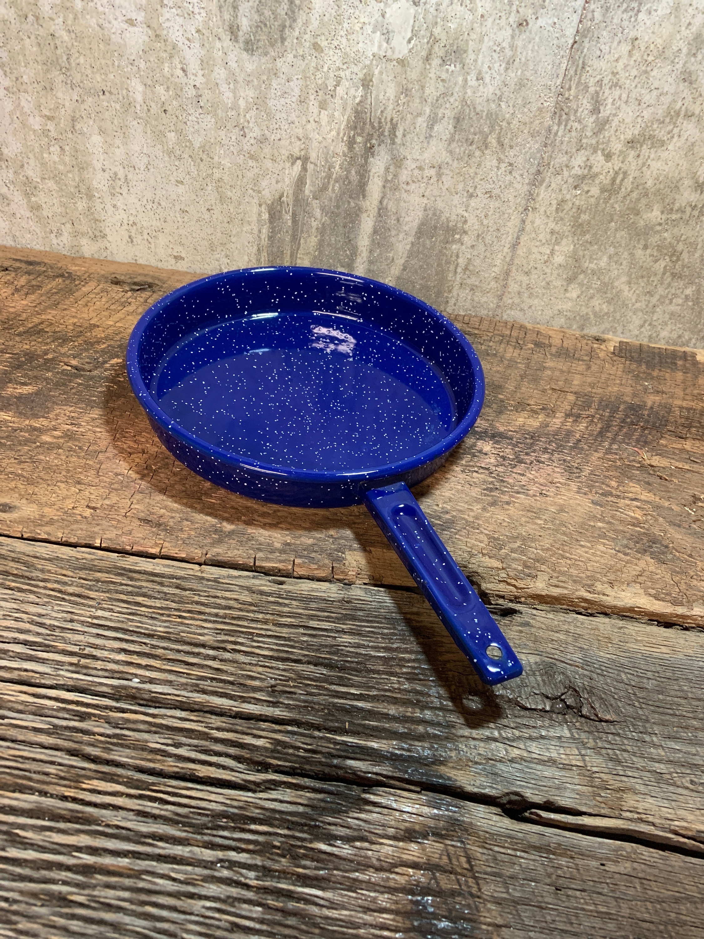 Vintage Small Blue Enameled Cast Iron Skillet Cast Iron Frying Pan Fry Pan  Farmhouse Kitchen Decor Cottagecore Rustic Cabin Decor 