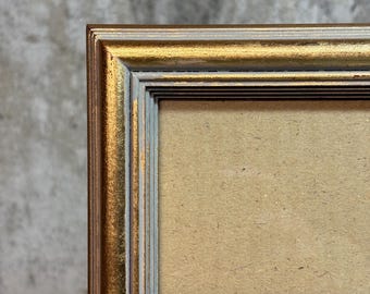Cornice in legno satinato color oro, cornice scolpita, cornice decorata, decorazione per la casa, cornice per foto 9x6,5, cornice con dettagli dorati, cornice da tavolo