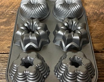 Nordic Ware Mini Bundt Pan, Cast Aluminum Nonstick, 6-Cake Mold