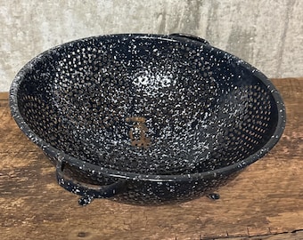 Colador de esmalte azul oscuro moteado, colador de metal vintage, cocina rústica