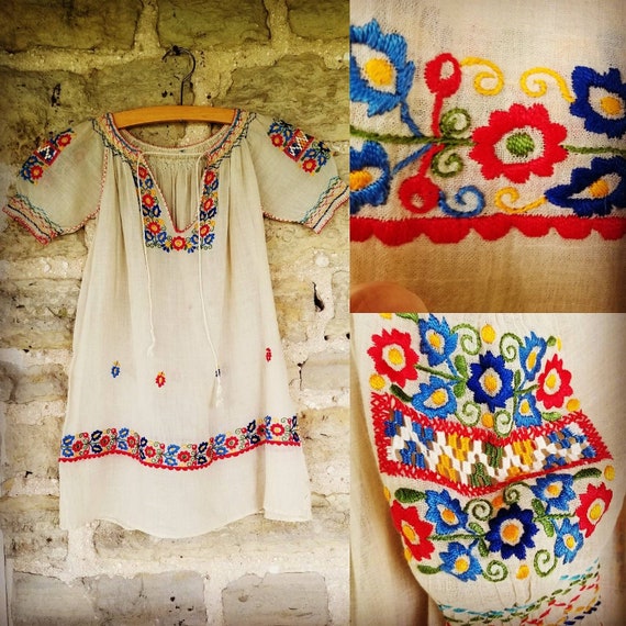 Authentic 1930s Hungarian folk blouse with colorfu