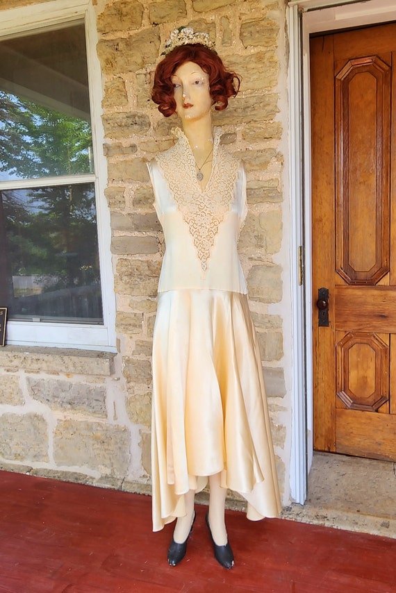 Candle Robe Stunning 1920s Candlelight Silk Satin Robe de Style W… - Gem