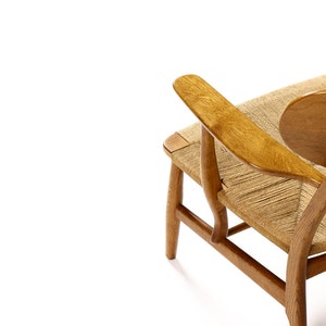 Danish Modern / Mid Century Oak Lounge / Armchair Hans Wegner for Carl Hansen Model CH22 A image 2