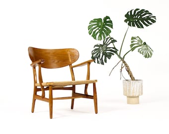 Danish Modern / Mid Century Oak Lounge / Armchair – Hans Wegner for Carl Hansen — Model CH22 — A