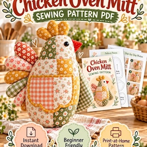 Peut inclure: Une manique en tissu en forme de poule avec un motif patchwork composé de fleurs et de carreaux dans des tons vert, orange et blanc. À côté se trouvent des instructions de couture imprimées intitulées Chicken Oven Mitt Sewing Pattern.