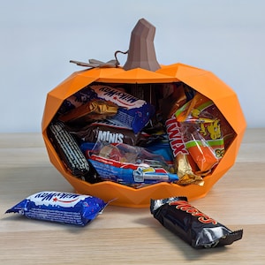 Ciotola per dolcetti di Halloween a forma di zucca geometrica low-poly