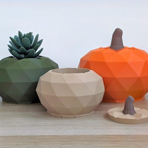 Set di tre vasi a forma di zucca geometrici stampati in 3D con coperchio