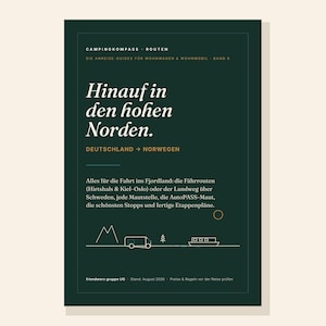 K&ouml;nnte beinhalten: Ein dunkelgr&uuml;nes Reisef&uuml;hrer-Cover mit dem Titel Campingkompass Routen, dem Text Hinauf in den hohen Norden, Deutschland nach Norwegen sowie Illustrationen eines Wohnmobils, einer F&auml;hre, Bergen und einem Baum.