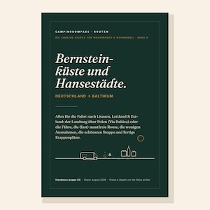 Pu&ograve; includere: Una guida di viaggio verde scuro intitolata Campingkompass Routen: Bernstein-k&uuml;ste und Hansest&auml;dte. La copertina presenta testo bianco e oro, un disegno al tratto di un camper e un'icona di una citt&agrave;, che descrive i percorsi dalla Germania al Baltico.