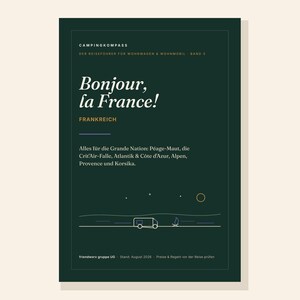 K&ouml;nnte beinhalten: Ein dunkelgr&uuml;ner Reisef&uuml;hrer mit dem Titel Campingkompass, Der Reisef&uuml;hrer f&uuml;r Wohnwagen & Wohnmobil Band 5, Bonjour, la France! Frankreich. Das Cover zeigt eine minimalistische Strichzeichnung eines Wohnmobils und eines Lagerfeuers.