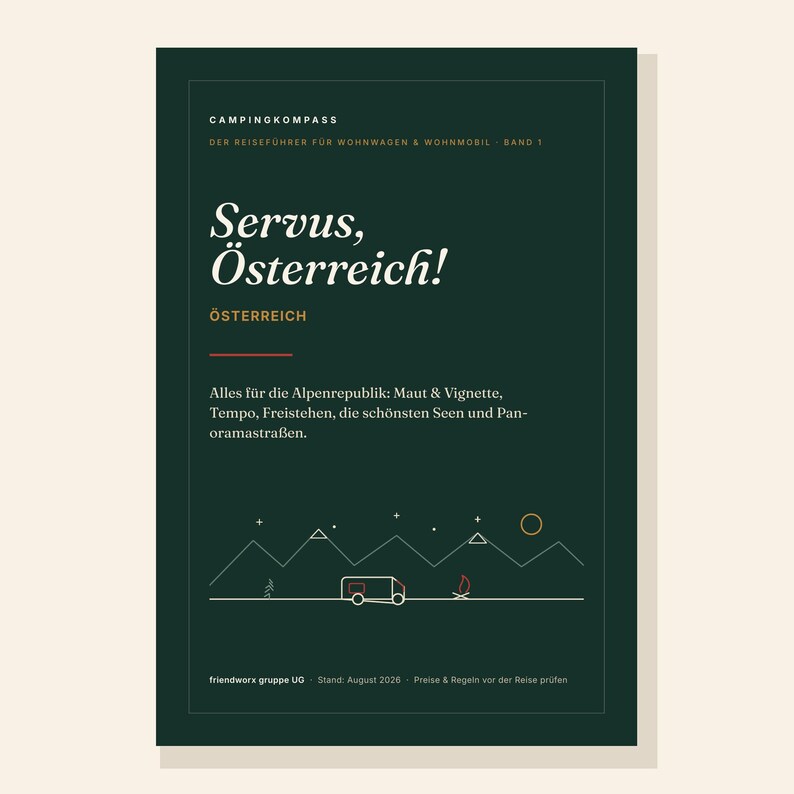 Op de afbeelding: Een donkergroene reisgids getiteld Campingkompass Servus, &Ouml;sterreich! met witte tekst, een rode horizontale lijn en een minimalistische lijntekening van bergen, een camper en een kampvuur aan de onderkant.
