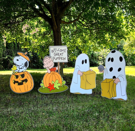 FREE STANDS Trick or Treat i got a rock Charlie brown Halloween Decoration snoopy Halloween Decor Yard sign Welcome Great Pumpkin Peanuts