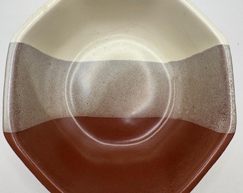 Ośmiokątna misa ceramiczna Vintage Sequoia Ware 750B, brązowo-kremowa glazura, naczynie ceramiczne USA, rustykalny wystrój półki w stylu Mid Century Modern, kolory ziemi