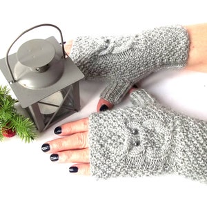 Gants gris hibou, mitaines en tricot, mitaines en tricot, chauffe-poignets en tricot, gants tricotés à la main, cadeau chouette mignon pour elle. image 1