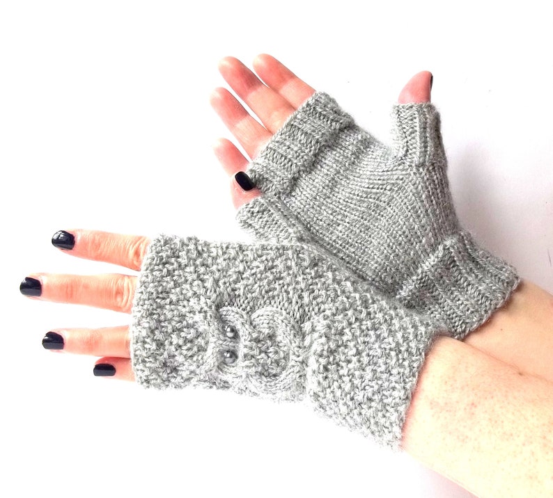 Gants gris hibou, mitaines en tricot, mitaines en tricot, chauffe-poignets en tricot, gants tricotés à la main, cadeau chouette mignon pour elle. image 9