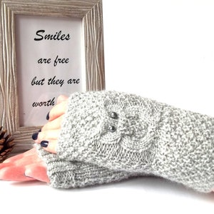 Gants gris hibou, mitaines en tricot, mitaines en tricot, chauffe-poignets en tricot, gants tricotés à la main, cadeau chouette mignon pour elle. image 6