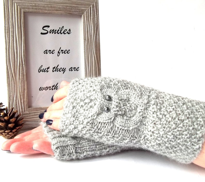 Gants gris hibou, mitaines en tricot, mitaines en tricot, chauffe-poignets en tricot, gants tricotés à la main, cadeau chouette mignon pour elle. image 6