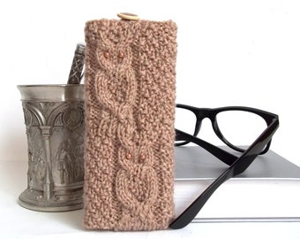 Brown Owl Glass Case, Hand Knit Reading Glasses Case, Knitted Eyeglasses Case, Owl Eyeglasses Holder, Sunglasses Case with an Owl.