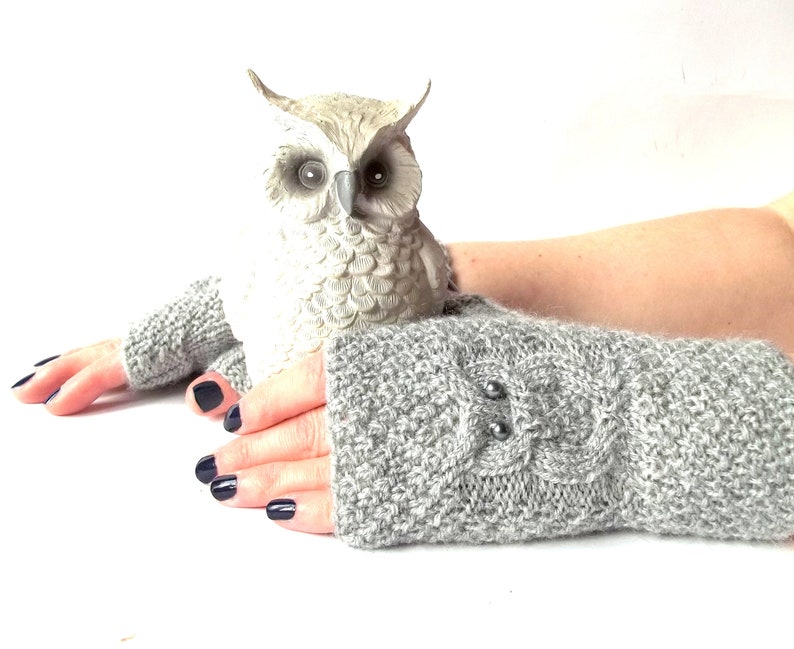 Gants gris hibou, mitaines en tricot, mitaines en tricot, chauffe-poignets en tricot, gants tricotés à la main, cadeau chouette mignon pour elle. image 8