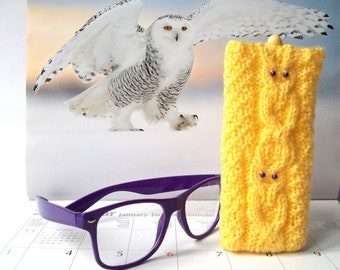 Lemon Yellow Owl Glass Case, Hand Knit Reading Glasses Case, Knitted Eyeglasses Case, Owl Eyeglasses Holder, Sunglasses Case with an Owl.