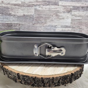Oval Springform Loaf Pan, 12&quot; x 4.5&quot; x 3&quot; Non-Stick Loaf Baking Pan with Removable Bottom, NEW!