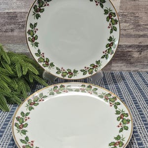 Set of 2 - Vintage Christmas Holly Berry Dinner Plates 10.5&quot; dia. White, Green, Red & Gold