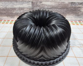 Nordic Ware Fancy bundt Cake Pan 10 Tassen schweres Aluminiumguss, hergestellt in Bayern