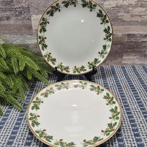 Set of 2 - Vintage Christmas Holly Berry Luncheon Plates 7.5&quot; dia. White, Green, Red & Gold