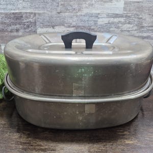 Priscilla Ware Aluminum Oval Roaster with Riser Insert, Bakelite Handles, 1950s USA