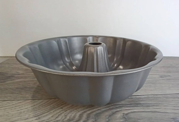 Vintage Heavy-duty Stainless Steel Non-stick Fluted Bundt Cake Pan
