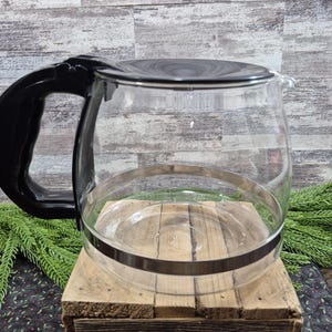 Vintage 12-koppars glaskaffekanna med svart handtag och lock, sällsynt modell