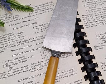 Vintage Cake & Pie Server Knife Spatula with Serrated Blade and Butterscotch Bakelite Handle
