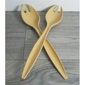 Vintage TUPPERWARE 12&quot; Salad & Spaghetti Serving Forks Spoons Tongs ~ Retro Harvest Gold 1970&#39;s