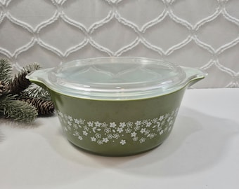 PYREX groene Crazy Daisy 2,5 Qt Assepoester braadpanschotel #475-B met helder glazen deksel, jaren 60, VS