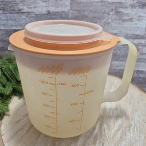 Vintage Tupperware Mix-N-Store #600-7 Spouted Batter Mixing Bowl and Lid #696-4