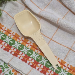 1 - Vintage Tupperware 1-TBSP/4-TSP Measuring Spoon replacement ~ Retro Almond Color