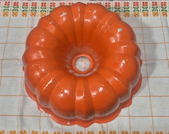 Vintage Aluminium Gugelhupf Bold Orange Außen mit Silber Interior Retro 1980