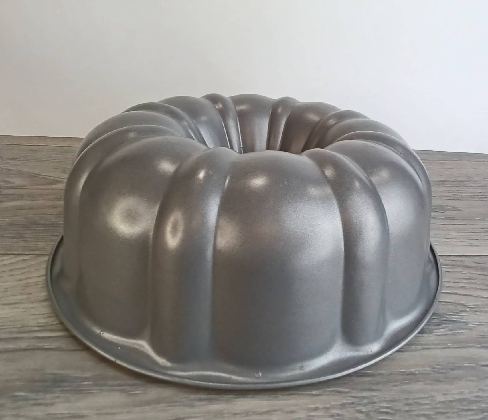 Vintage Heavy-duty Stainless Steel Non-stick Fluted Bundt Cake Pan