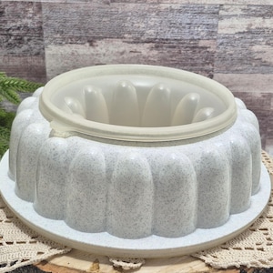Vintage Tupperware Jello Gelatin Ring Mold in Speckled Confetti 3-pc Set