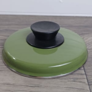 Vintage Enamelware Cookware Lid: Olive Green with Black Knob (5 5/8")