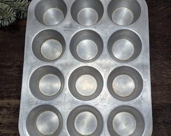 Forma do babeczek i muffinek z aluminium Vintage Wear Ever Retro z lat 50. XX wieku
