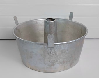 Vintage 1960's MIRRO Footed Aluminum Angel Food Tube 2-piece Cake Pan with Removable Center