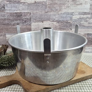 1950s Cake Pan