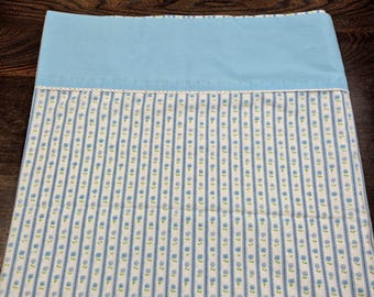 Vintage Cannon Royal Family Twin laken, sierlijke blauwe bloemen en strepen, jaren 1970, VS