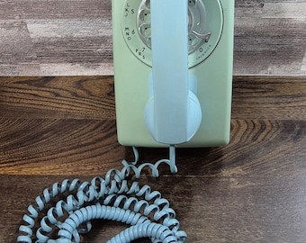 Baby Blue Bell System Wandhalterung Wählscheibentelefon, Modell 554, Filmrequisite