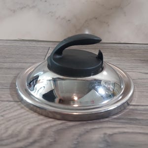 Topf Ersatz Edelstahl belüfteter Deckel 16,25 &quot;Durchmesser mit schwarzem Griff