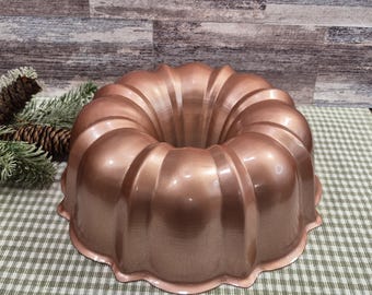Nordic Ware, roségouden geschulpte cakevorm 10,25 x 3,75 inch zwaar aluminium, VS
