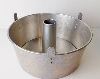 Vintage 2-delige cakevorm voor engelenvoedsel op aluminium voet. ZEER schoon en werkt geweldig!