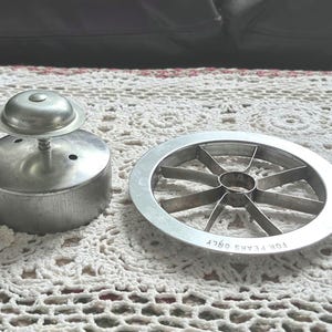 Stainless Steel Pear or Apple Corer Wedger & Tart Maker Press ~ Handy Kitchen Gadget Lot